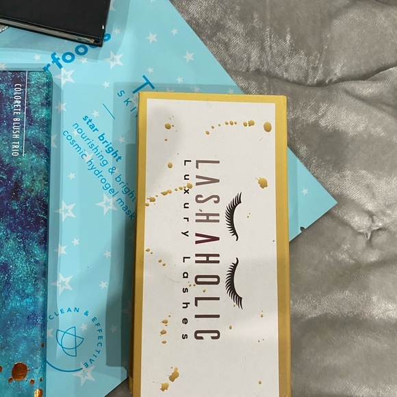 Makeup bundle - Picture 5 of 6